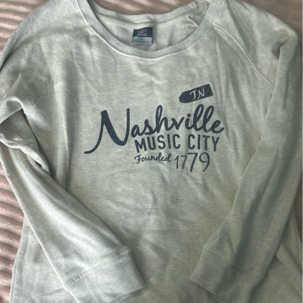 NASHVILLE sweatshirt size Medium